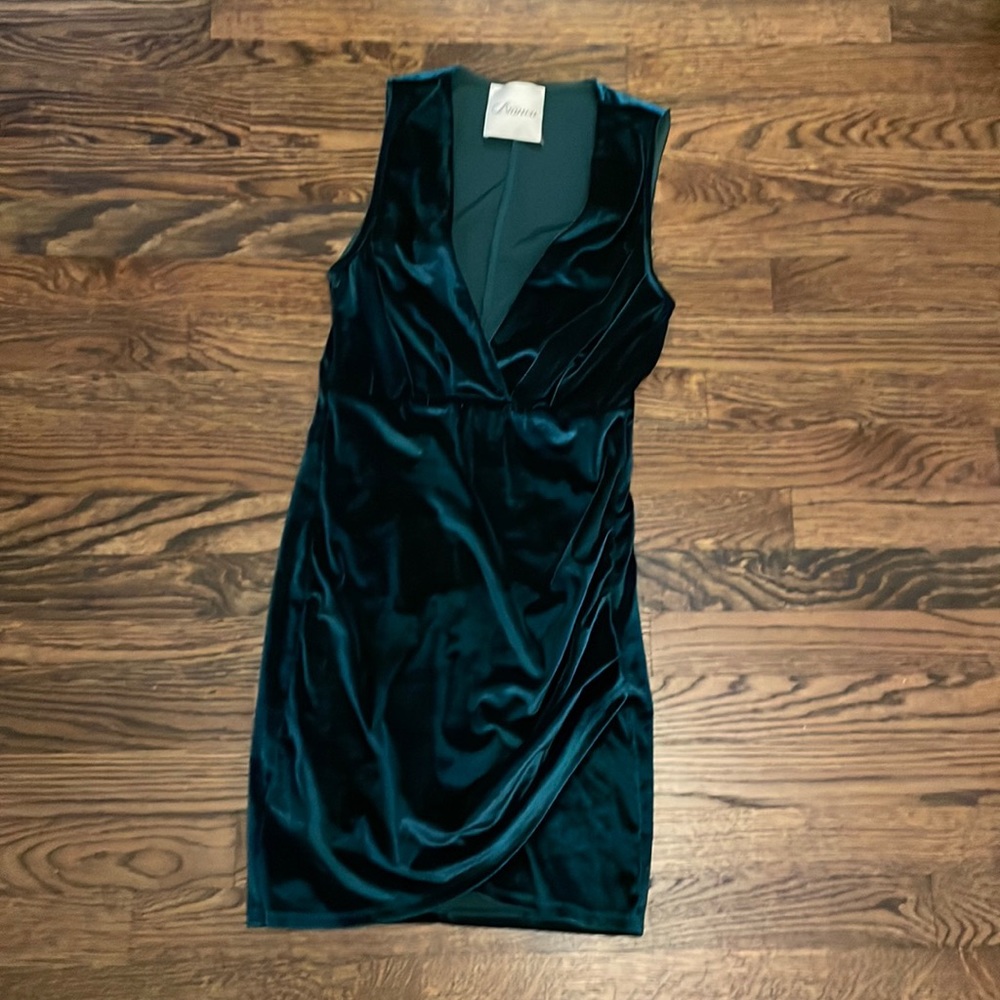 Green velvet dress, v-front